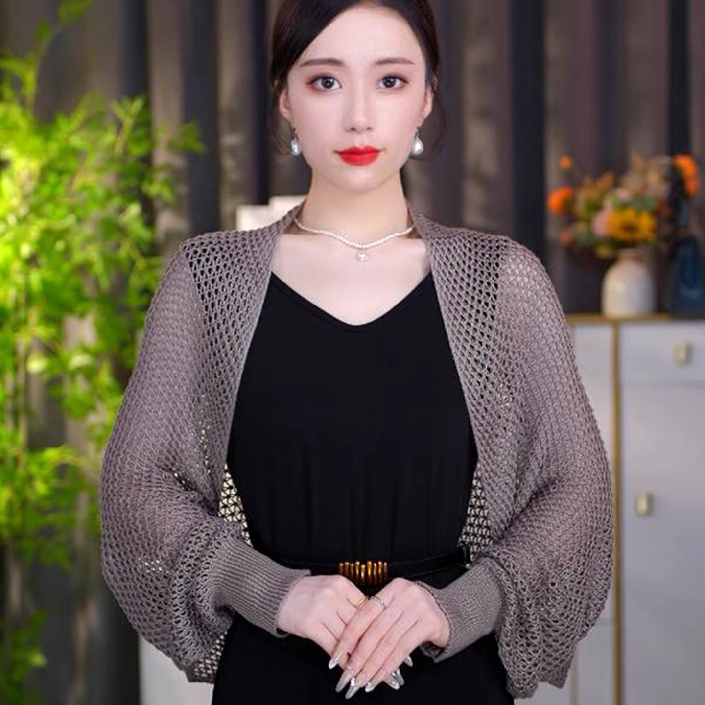 夏季新款镂空冰丝针织防晒披肩女时尚洋气长袖薄款纯色开衫空调衫