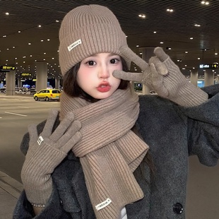 2025新款保暖围巾女款秋冬季氛围感百搭防寒三件套针织毛线帽手套