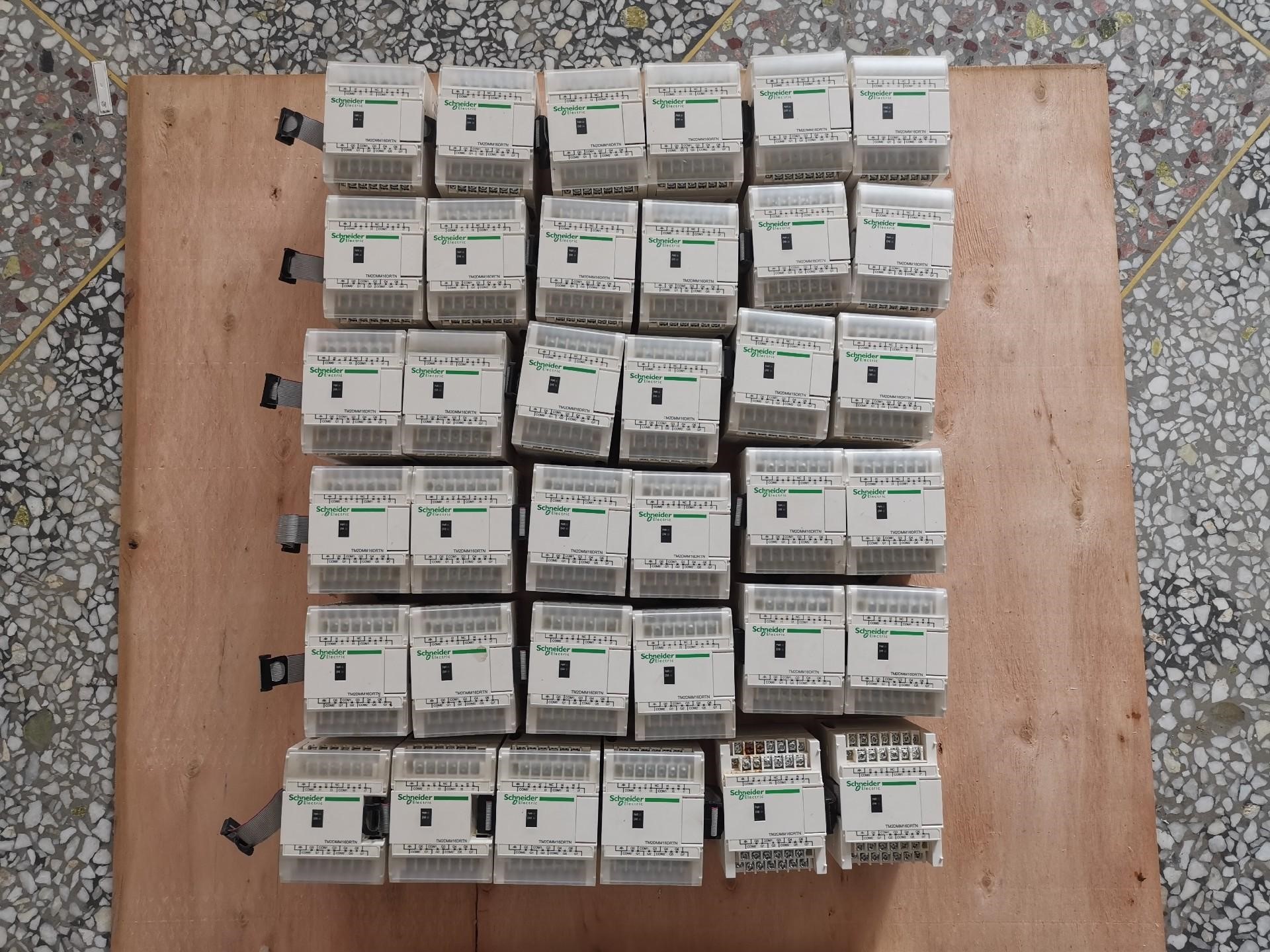 TM2DMM16DRTN拆机包好施耐德PLC扩展模块，需要的