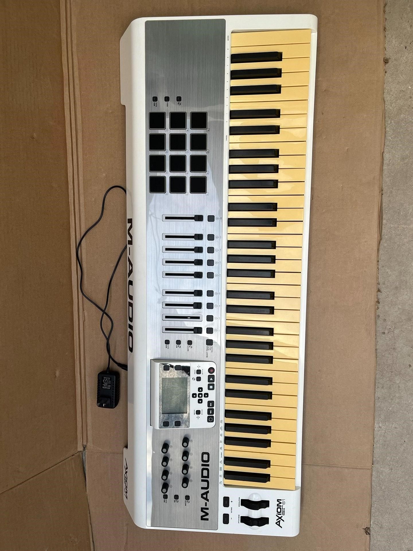 出售M-AUDIO AXIOM air 61键盘