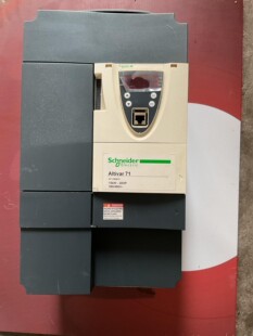 施耐德 ATV71HD15N4Z 功能正常议价