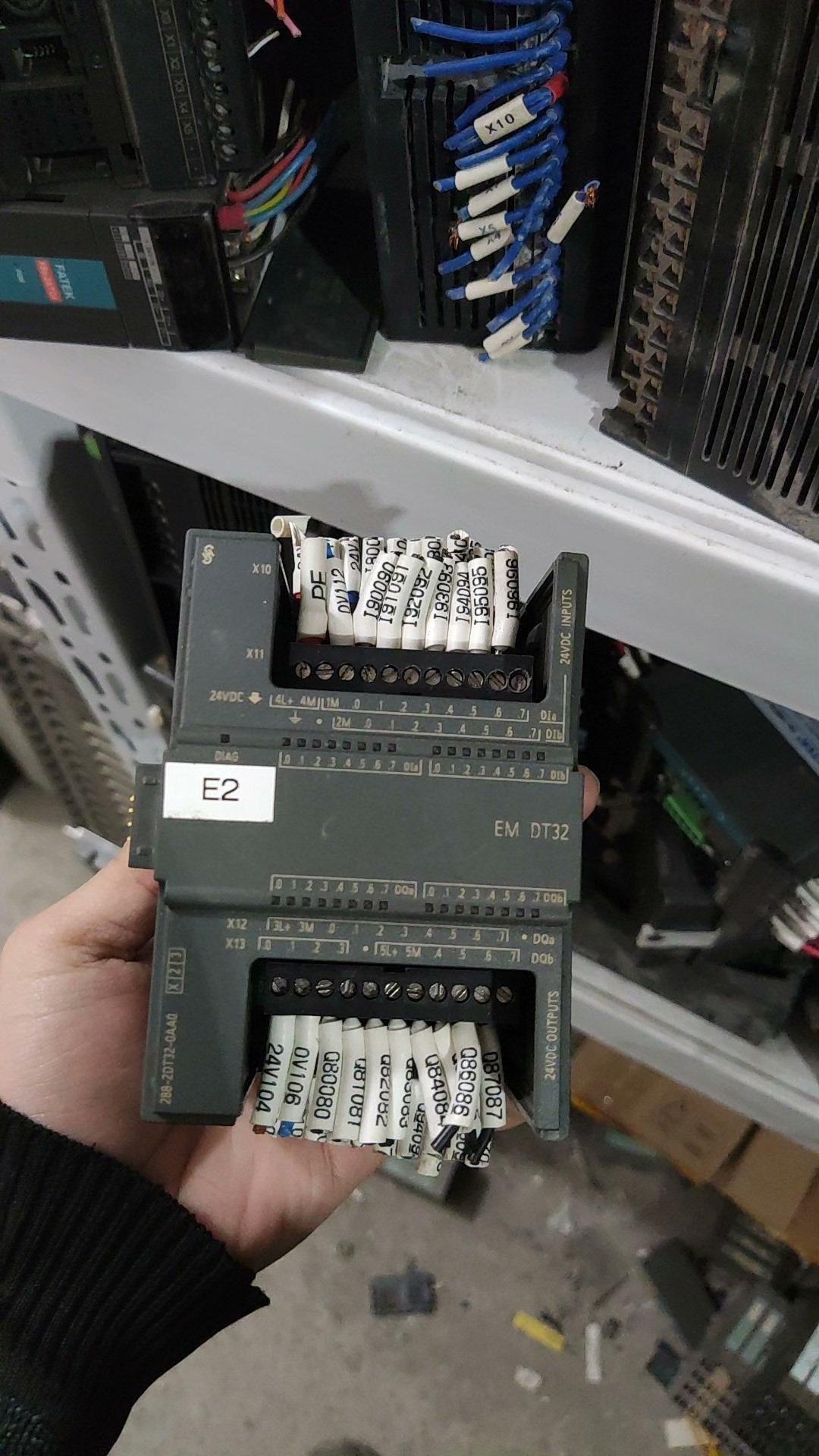 西门子 6ES7 288-2DT32-0AA0实物图（成色漂