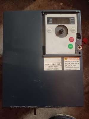 施耐德ATV312HU22M2，2.2KW、正常拆机、成色如