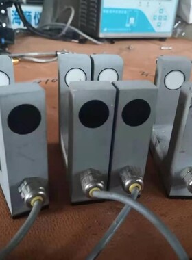 FIFE纠偏器四台。MACCESS品牌，带四个传感器SE31