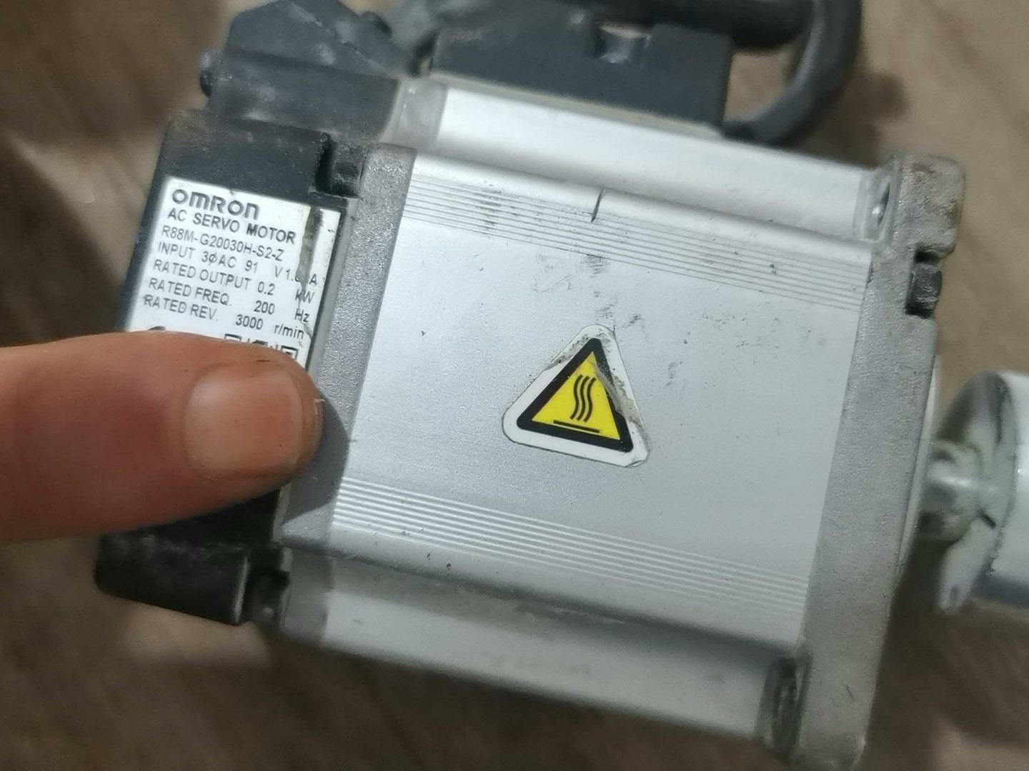 R88D-GP02H-Z  欧姆龙伺服驱动器