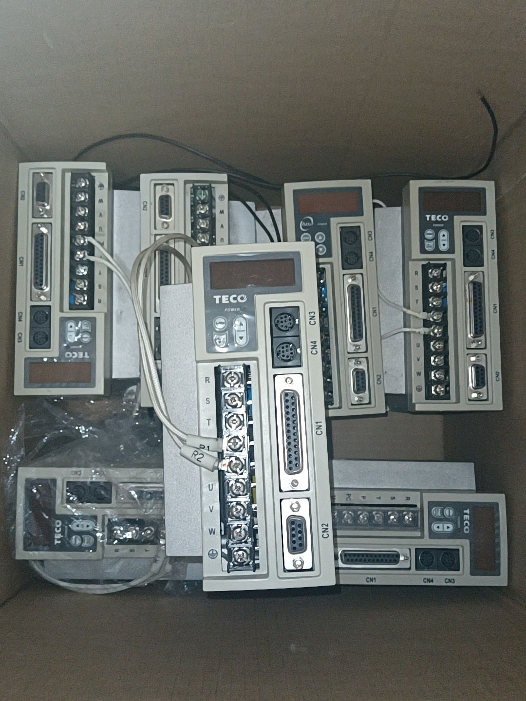 东元伺服驱动器，JSDEP-30A，数量有限，成色如下图特别