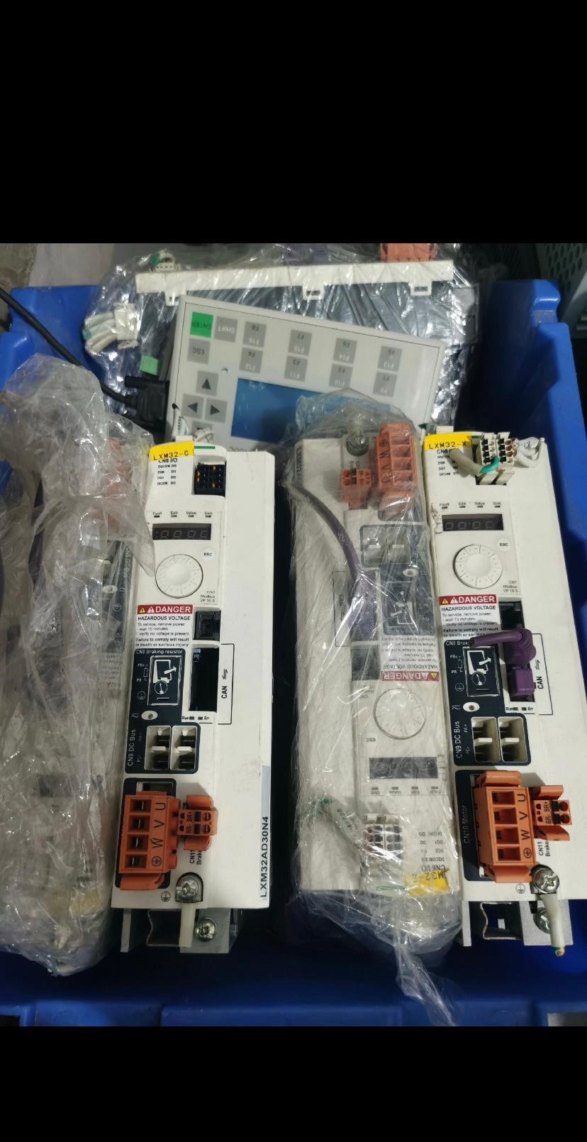 施耐德LXM32AD30N4驱动器测试漂亮  测试包好