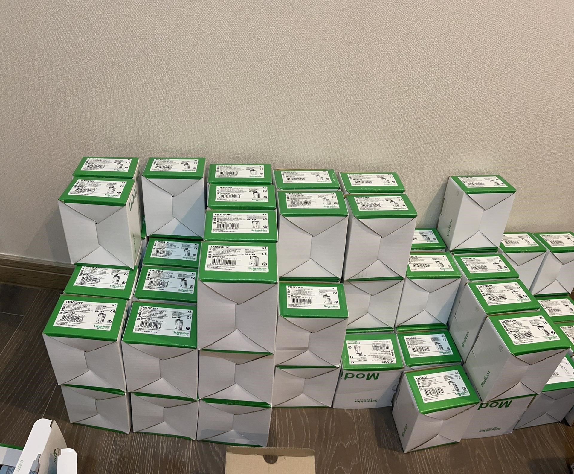 施耐德TM221ME16R，数量