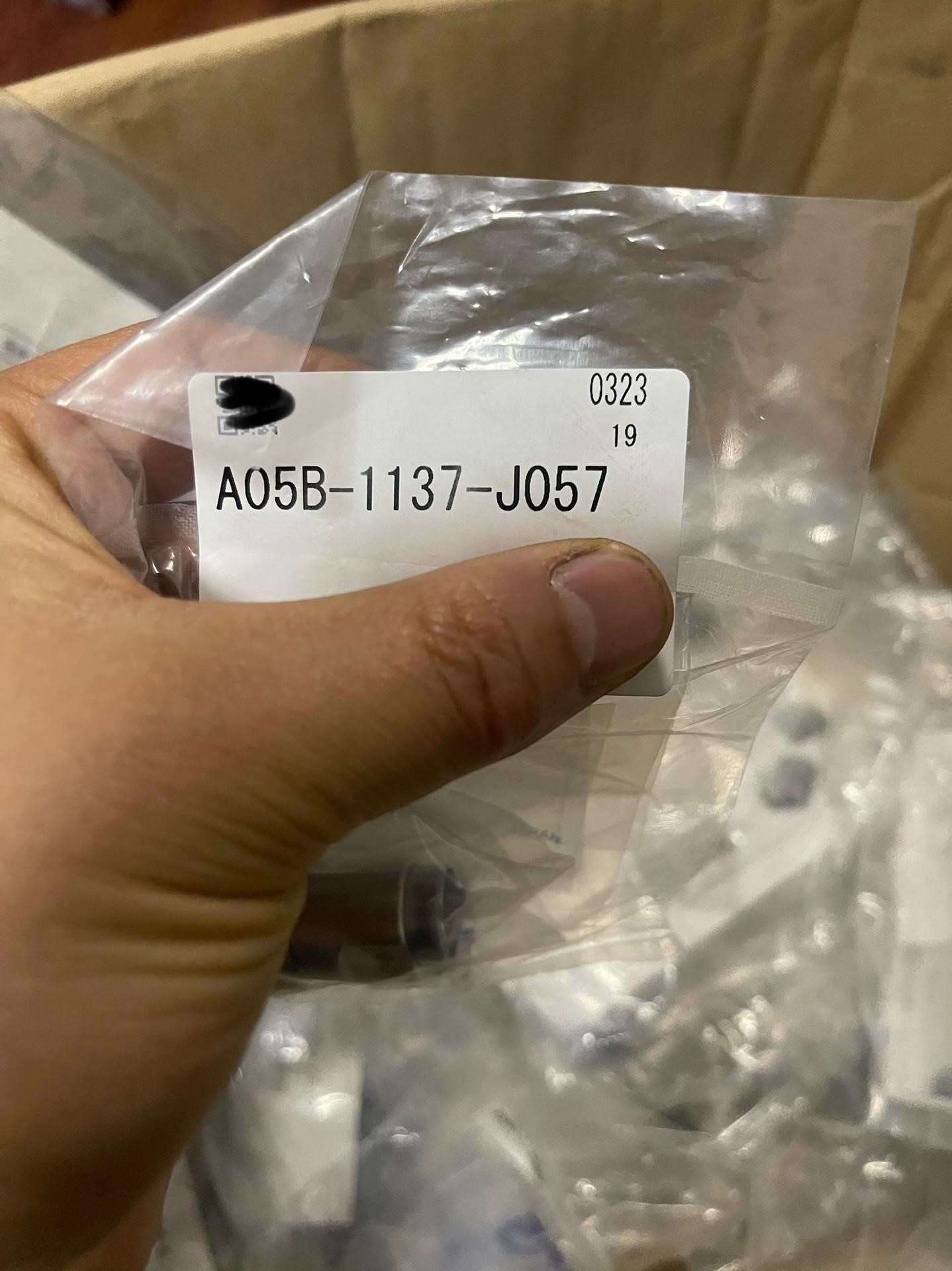 A05B-1137-J057 发那科机器人插头EE接头 全新