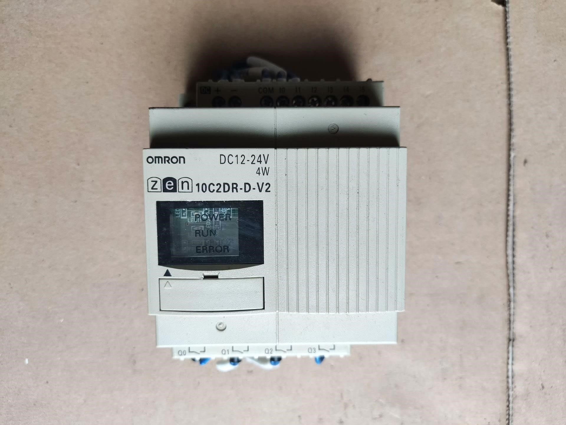 ZEN-10C2DR-D-V2 可编程继电器实物图，质量包好