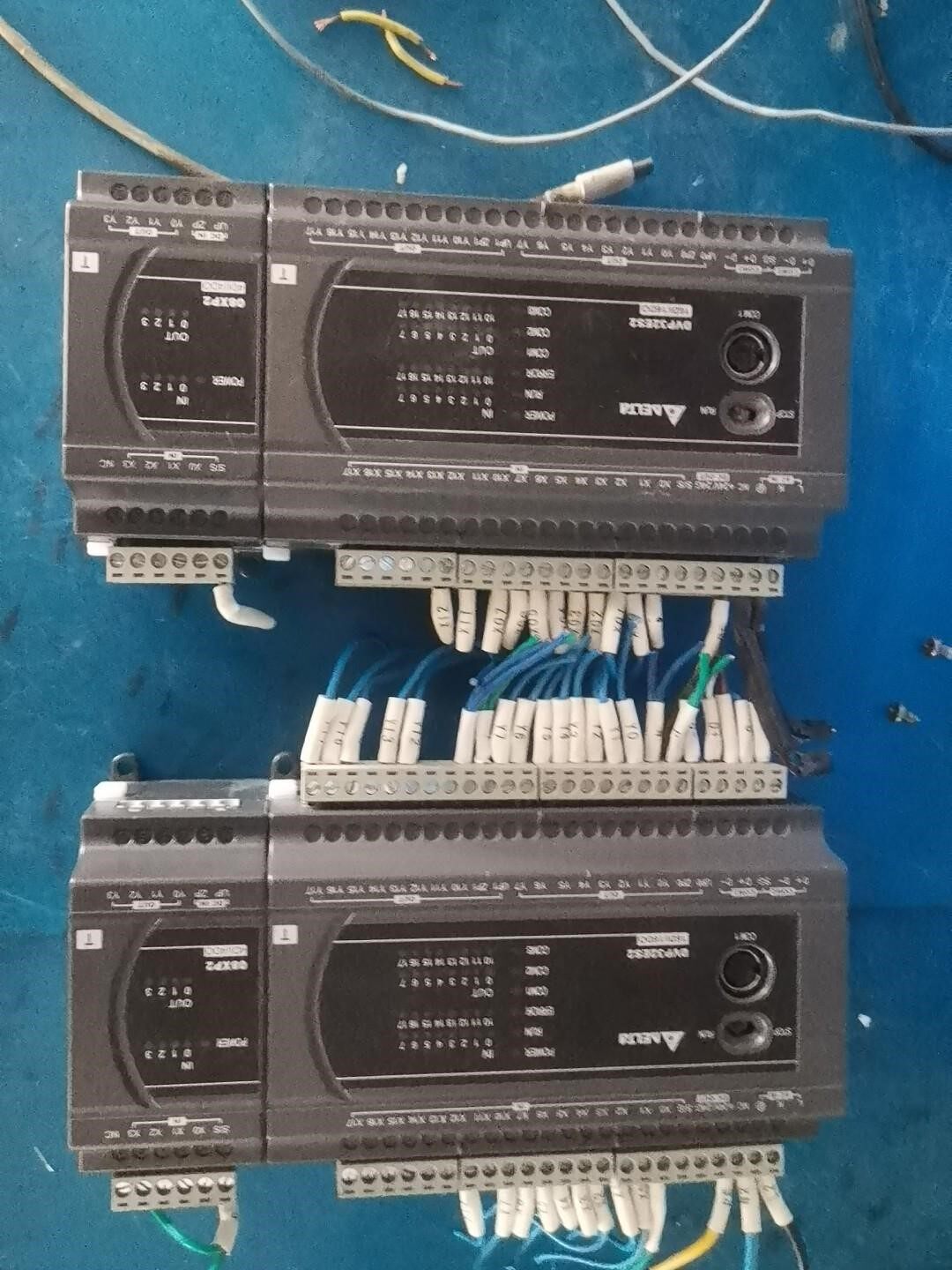 台达PLC  DVP32ES200T，带DVP08XP211