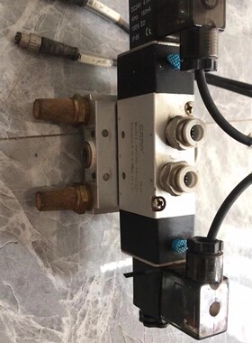 电磁阀4v320－10  4.0w  就一个，如需其他电磁阀