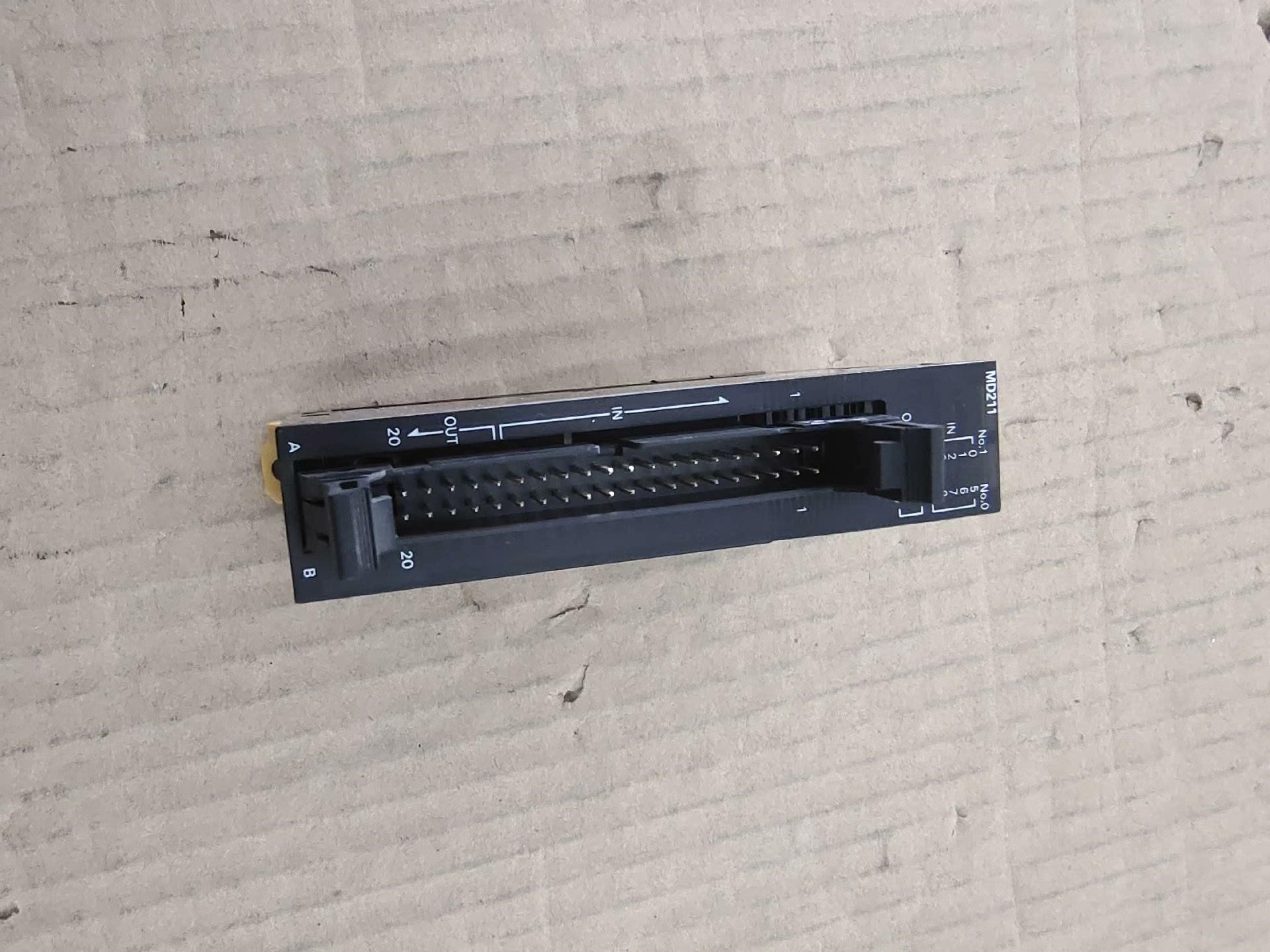 拆机欧姆龙CJ2M-MD211模块，成色靓，功能完好