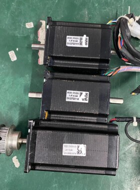 雷赛57HS22-C两个，57HS30-8-30一个，成色如