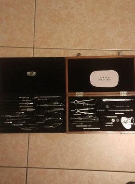 圆规两套绘图套装，一套是德国RIEFLER的，另一套是公私合
