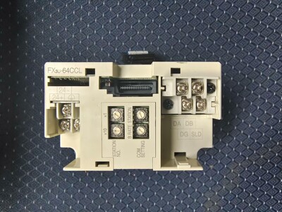 三菱FX3U-64CCL，实物拍摄，成色如图，功能正常，少盖