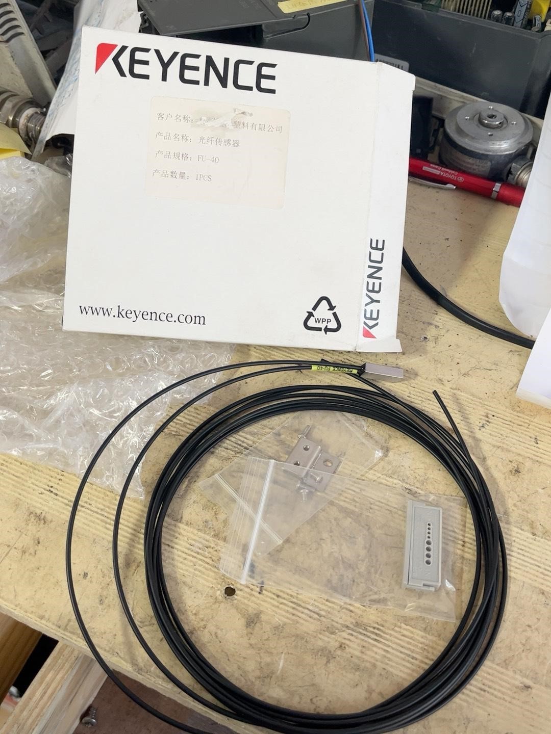 基恩士全新FU-40光纤原装正品货，现货现发。有两盒，单价4