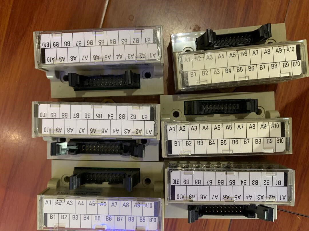 欧姆龙XW2D-20G6转接线端子台全新无包装