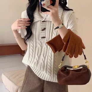复古麻花针织背心叠穿坎肩女秋季新款宽松牛角扣翻领毛衣马甲上衣
