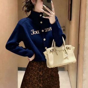 韩式搭配毛衣开衫女冬装2026新款独特漂亮藏青色字母针织衫上衣