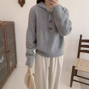 牛角扣编织麻花毛衣女秋冬带帽子慵懒宽松套头外穿加厚连帽针织衫