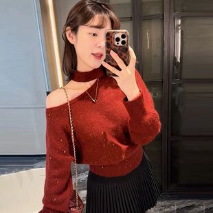 红色斜肩挂脖亮丝毛衣女款2026新款冬季跨年氛围感巨好看百搭上衣