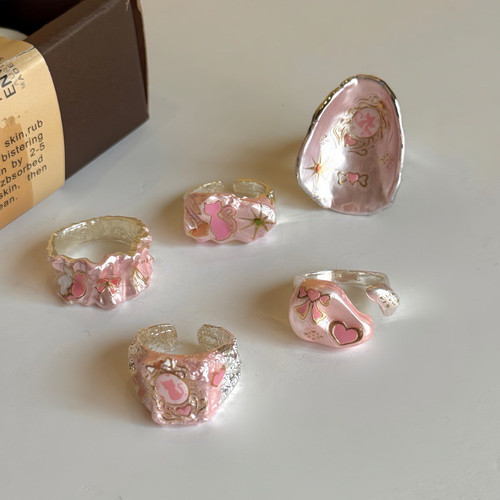 小香风荧光粉手工珐琅滴油猫咪蝴蝶结贴花戒指甜酷高级感百搭指环