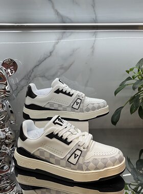 欧货名品V-LAX经典百搭休闲板鞋