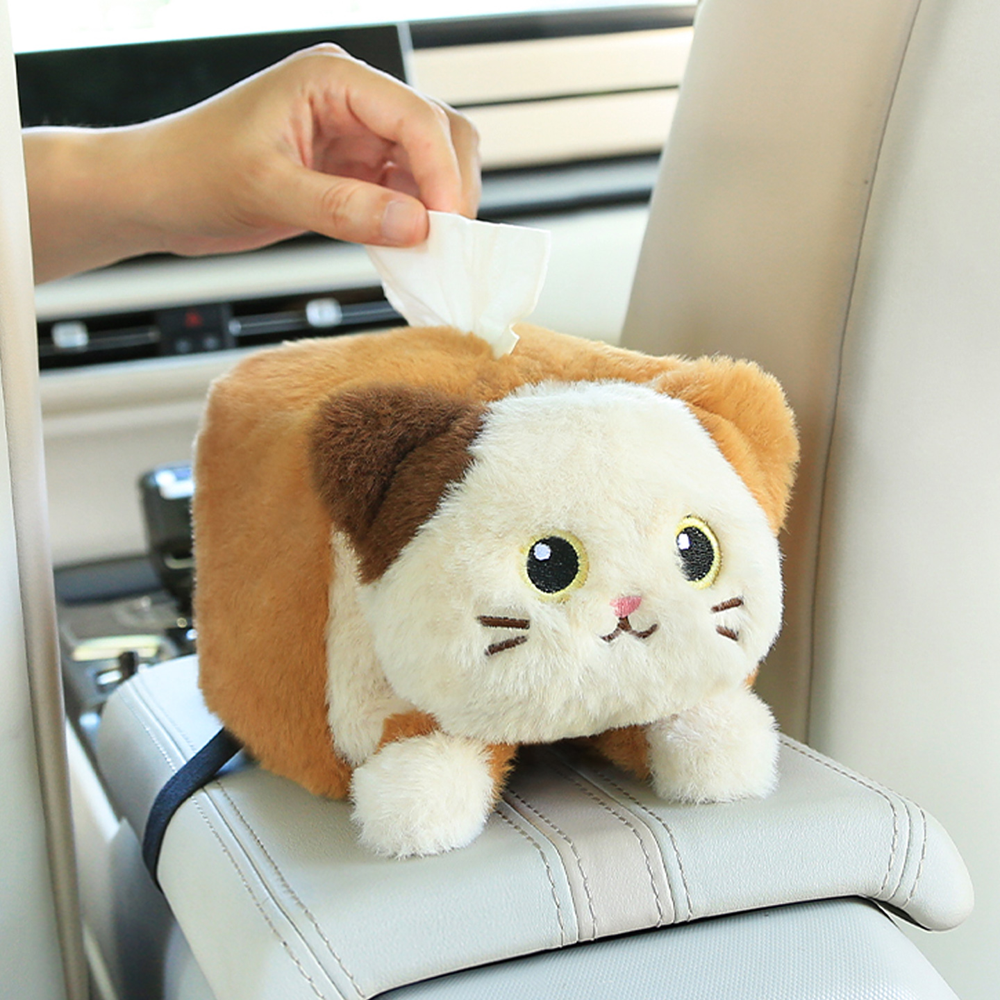 车载纸巾盒扶手箱卫生纸盒挂式纸巾收纳高级感可爱公仔车内装饰用