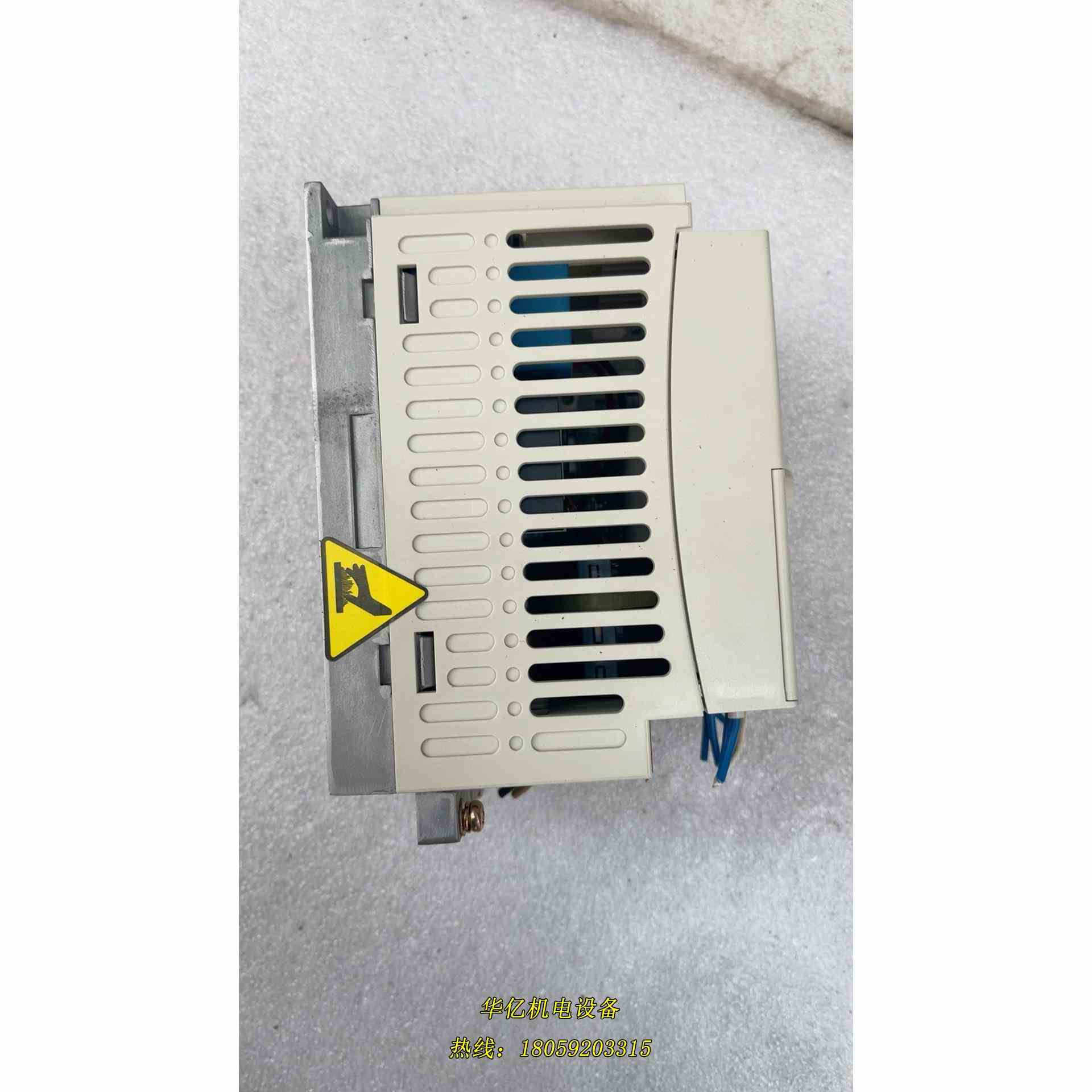 东芝变频器VFNC1S-2002PL-W一台0.2KW千瓦议价