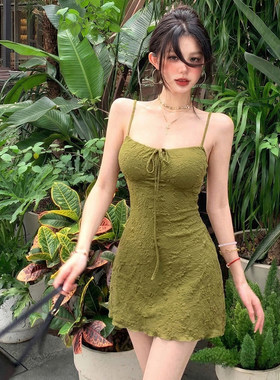 纯欲绿色复古度假吊带连衣裙女夏