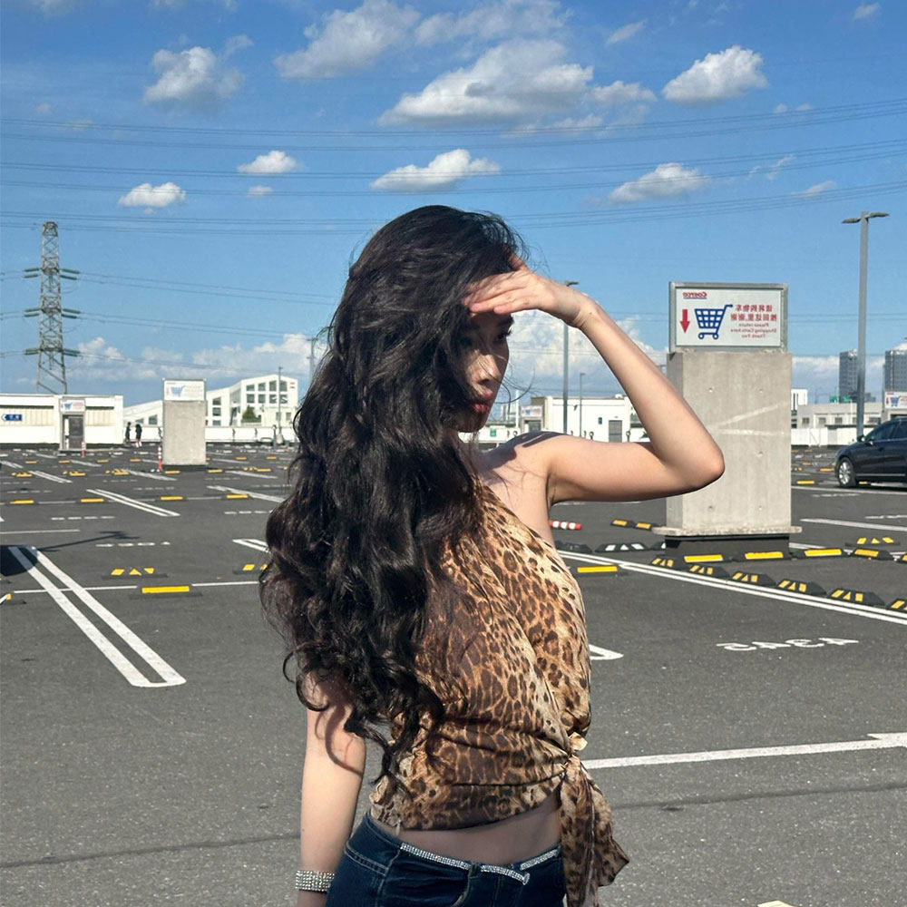 涉谷辣妹豹纹印花挂脖露肩背心女夏季修身设计感性感露背无袖上衣