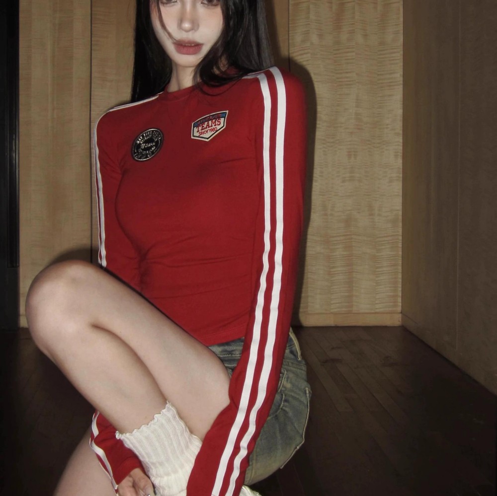 纯欲辣妹风红色长袖T恤女秋运动风条纹装饰贴布紧身打底衫上衣