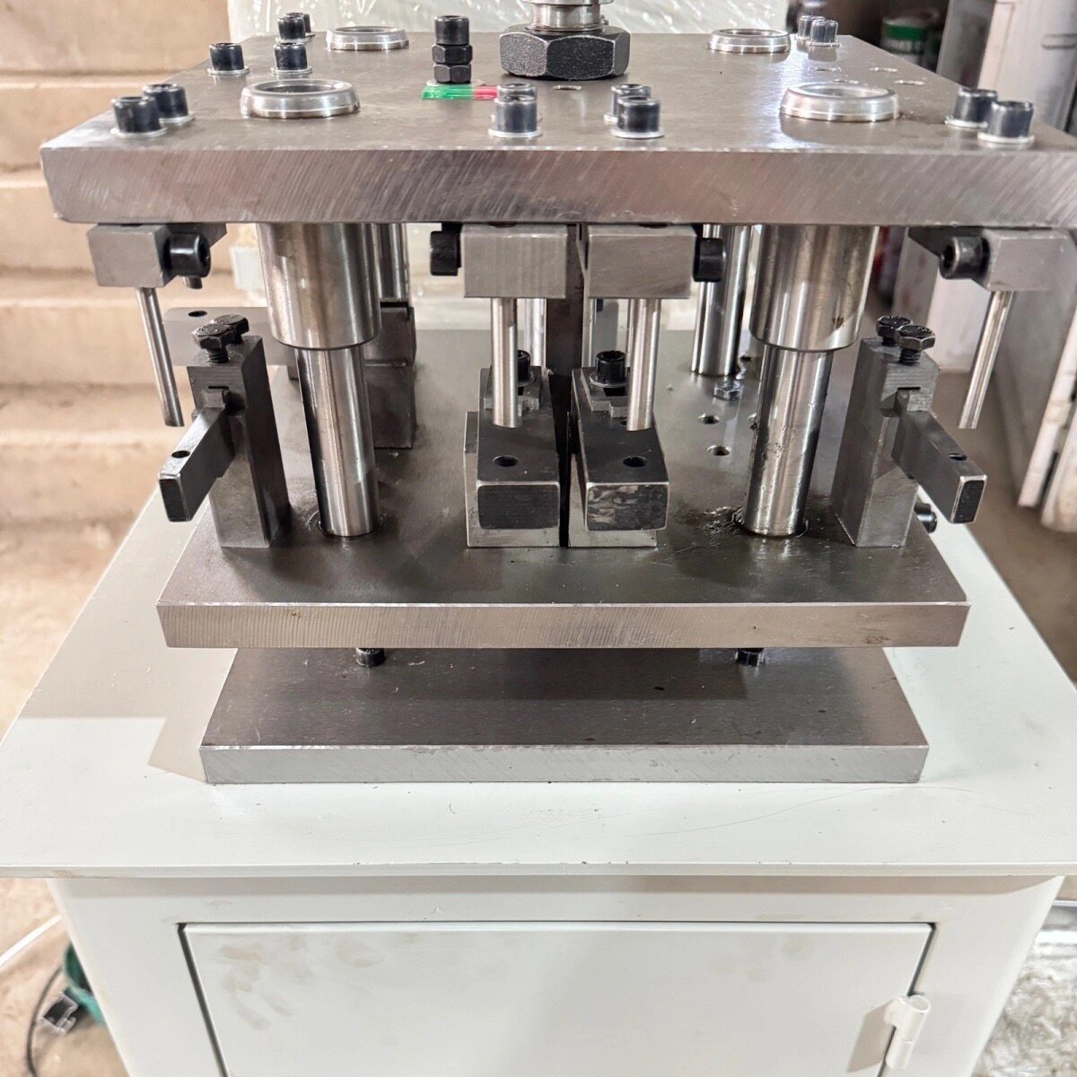 系统门窗模具定做旋转气动冲床角码孔冲孔机带注胶孔开关行程可调