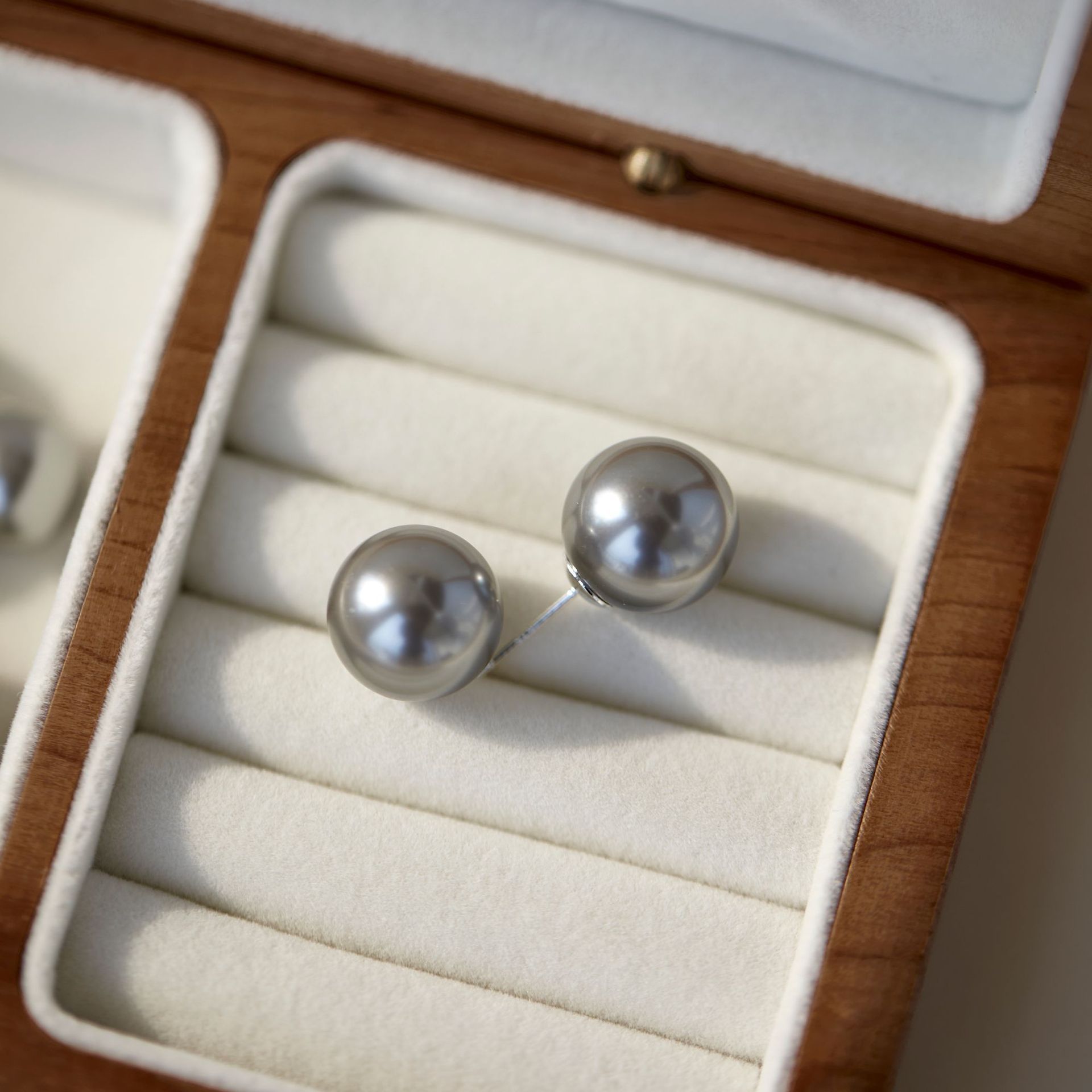 10-11mm灰色珍珠耳钉ESA612