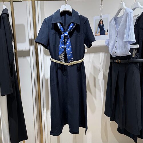 柜子同款2026夏款轻熟简约风配丝巾短袖衬衫翻领连衣裙1H4290111G