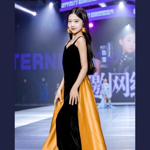 金色大拖尾儿童礼服气质黑色吊带高开叉礼服走秀舞台表演女童礼服