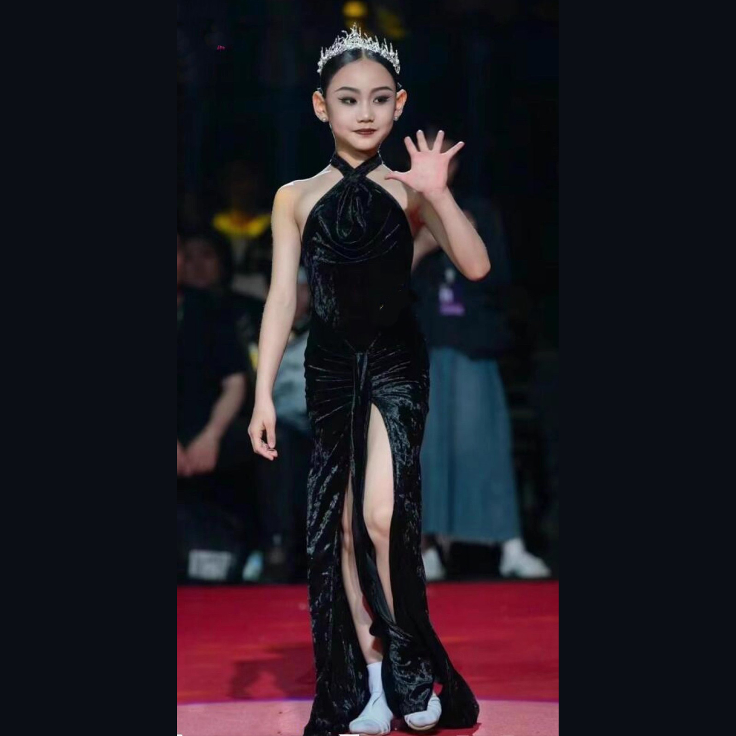 女童礼服高端气质黑色挂脖高开叉包臀礼服小主持人模特走秀表演