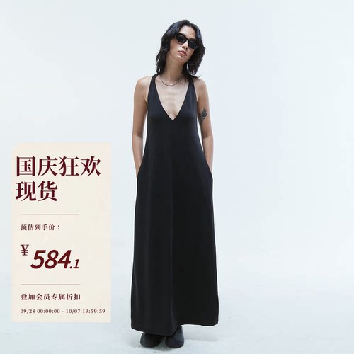 铜氨针织v领垂感露背黑色连衣裙