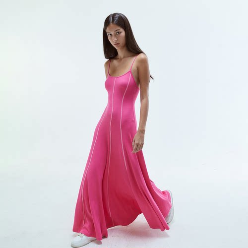 设计吊带撞色修身大摆针织连衣裙