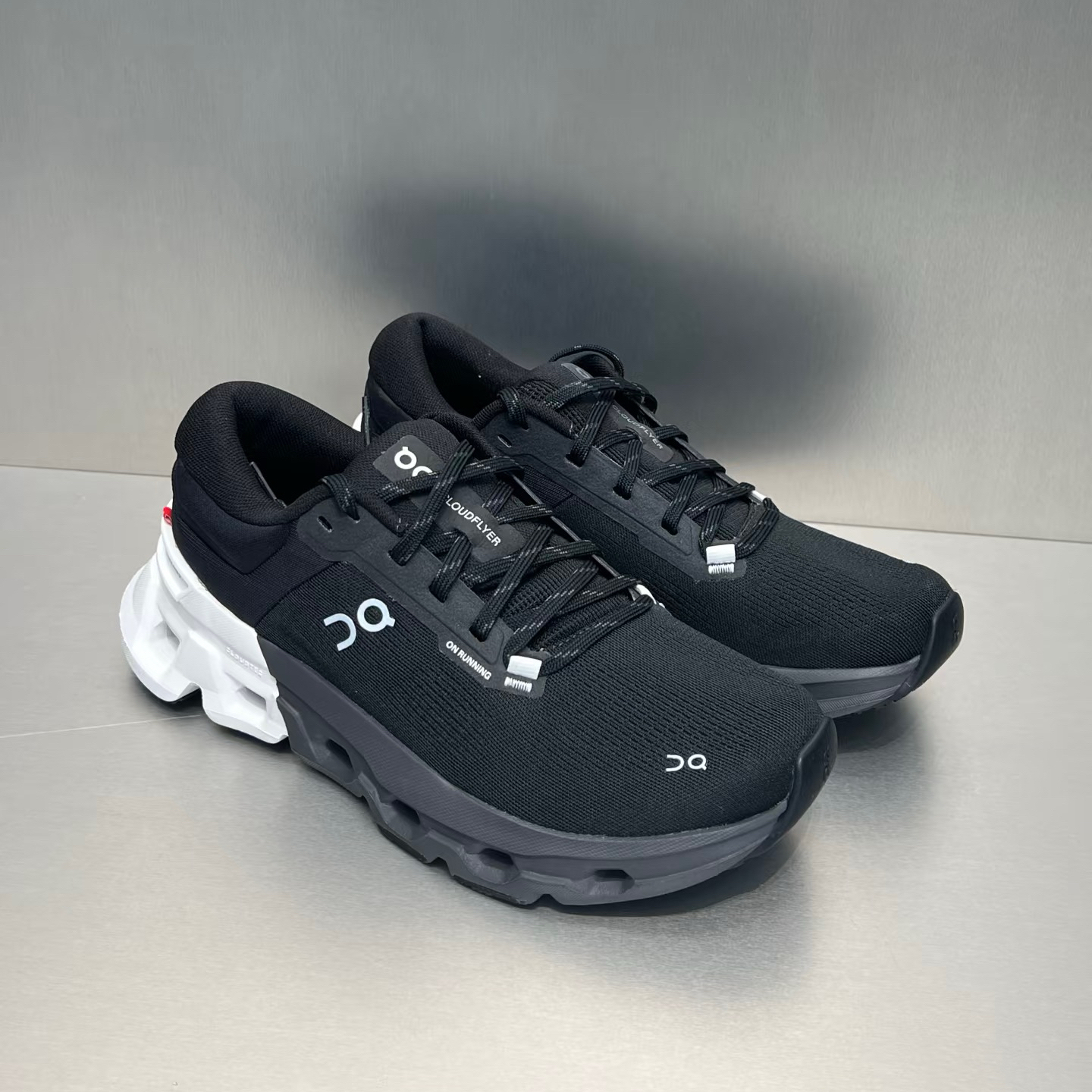 On昂跑 Cloudflyer 5 新款男款宽脚型轻量缓震支撑系跑鞋
