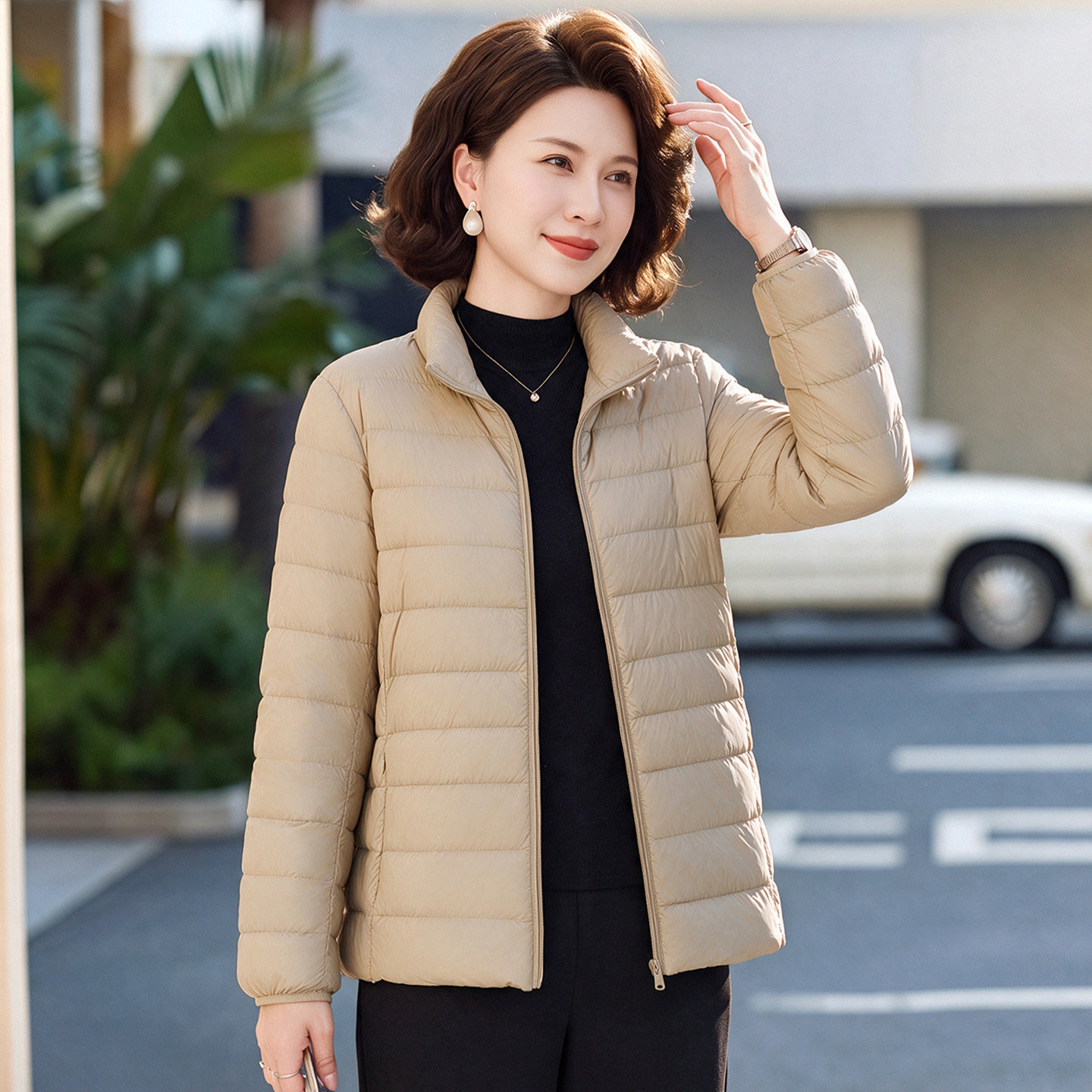 中老年轻薄羽绒服女短款秋冬装新款洋气妈妈加肥大码保暖防寒外套