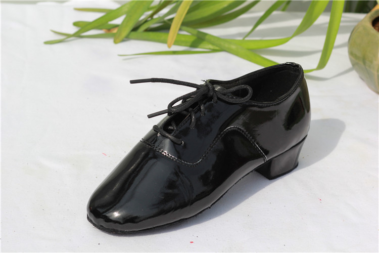 成人男女儿童可穿拉丁舞蹈鞋，皮鞋，室内款，鞋跟高度3.5厘米，毛低，特价包邮，快递发汇通