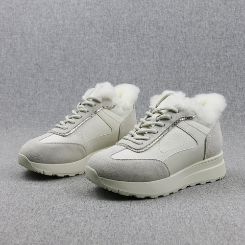 冬季加绒加厚真皮中帮雪地靴女鞋