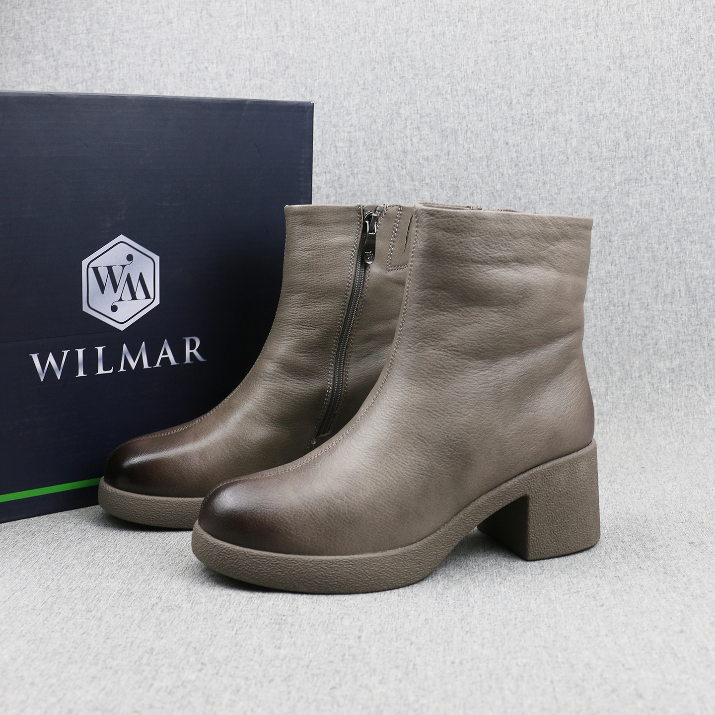 头层牛皮加绒加厚粗跟雪地靴女鞋