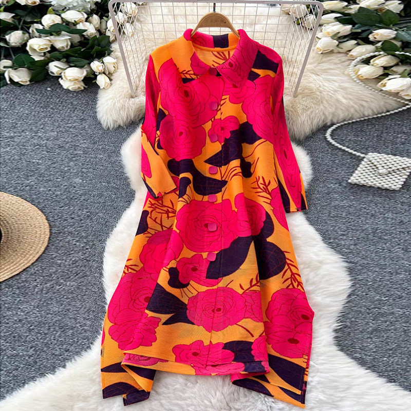 压褶2025春季新款连衣裙宽松大码遮肚显瘦长袖翻领褶皱撞色a字裙