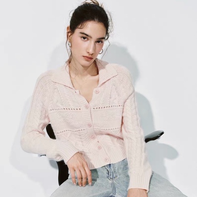 翻领单排扣扭花菱格甜美毛衣开衫