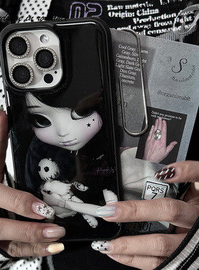 哥特暗黑复古小布娃娃少女可爱玩偶小众适用iphone16promax亚克力壳苹果16plus1617pro15姐妹手机壳