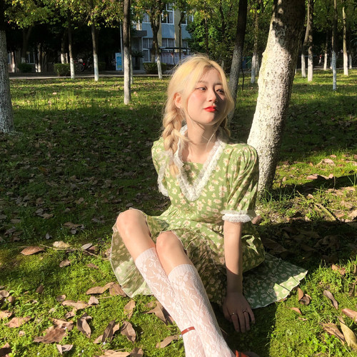夏季洛丽塔风小腿纯欲辣妹白丝袜