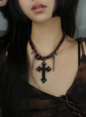 暗黑哥特项链十字架铆钉亚比颈链